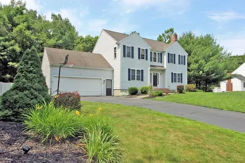 60 Sherwood Ln, Lakeville, MA 02347