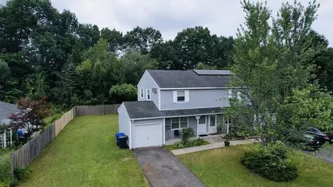 91 Glenmore St, Springfield, MA 01129 photo 3