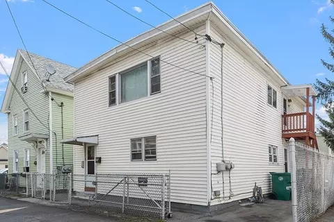 10 Cedar Ct, Lowell, MA 01852