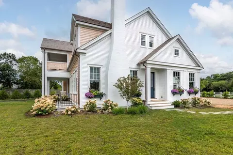 2 Somerset Ln, Edgartown, MA 02539