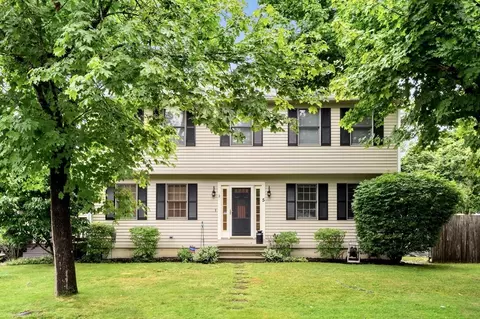 5 Idlewood Ave, Dartmouth, MA 02747
