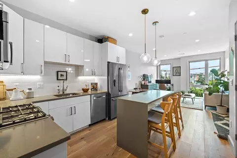420 W Broadway #202, Boston, MA 02127