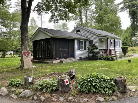 2 Island Vw, Lakeville, MA 02347