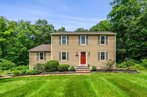 17 Hannan Ridge Rd, Haverhill, MA 01832