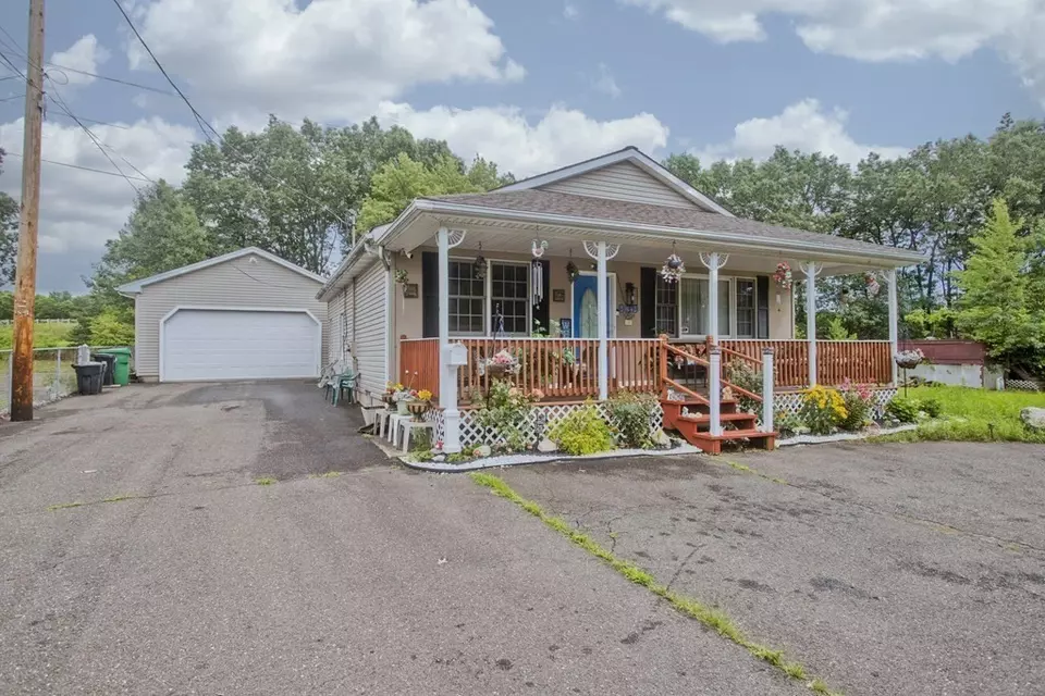 939 Granby Rd, Chicopee, MA 01020 35 Photos Movoto