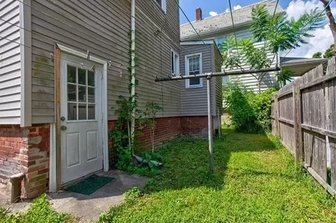 49 Elm St, Chicopee, MA 01013 photo 7