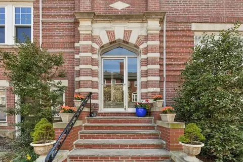 34 Garrison Rd #FIVE, Brookline, MA 02445