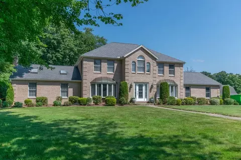 36 Canterbury Ln, Agawam, MA 01030