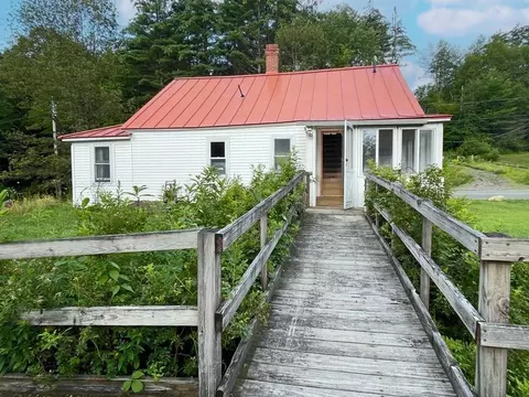 109 North St, Erving, MA 01344 photo 7