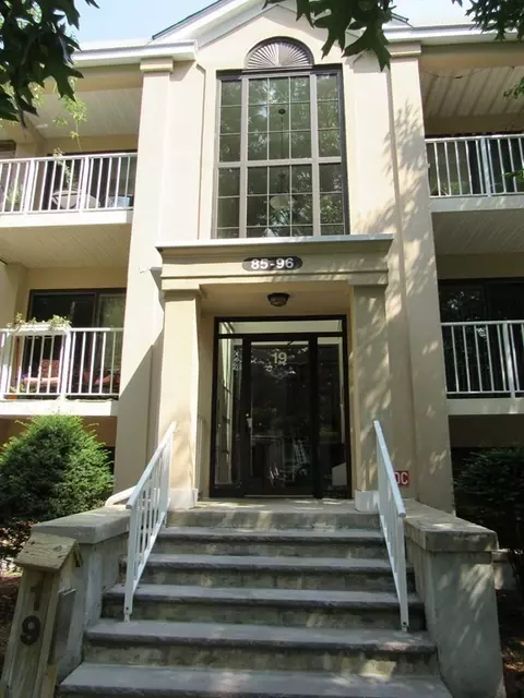 19 Bourbon St #93, Peabody, MA 01960