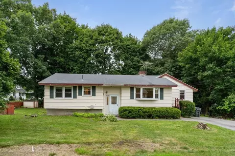 57 Tanglewood Dr, Dracut, MA 01826