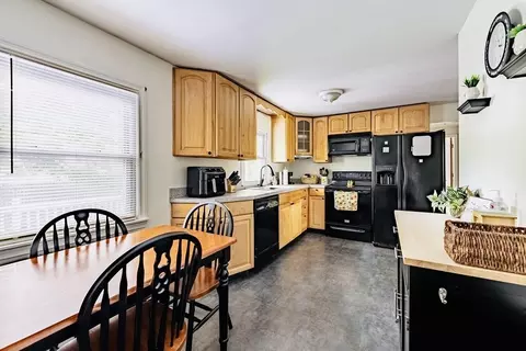 52 Embassy Rd, Springfield, MA 01119 photo 14