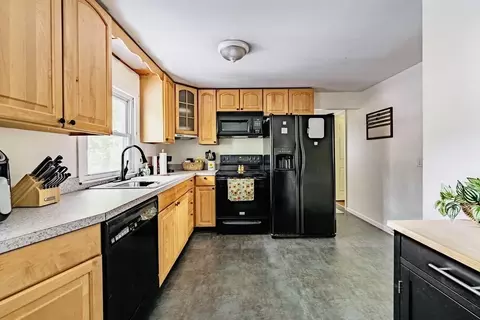 52 Embassy Rd, Springfield, MA 01119 photo 13
