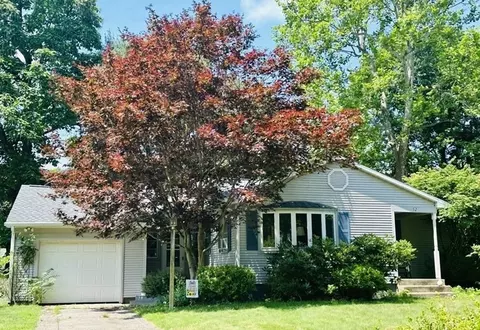 52 Embassy Rd, Springfield, MA 01119