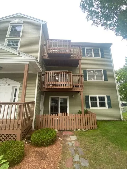371 Aiken Ave #8, Lowell, MA 01850