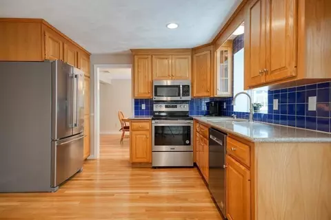 7 Pine Hill Dr, Walpole, MA 02081 photo 11