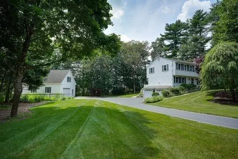 7 Pine Hill Dr, Walpole, MA 02081 photo 2