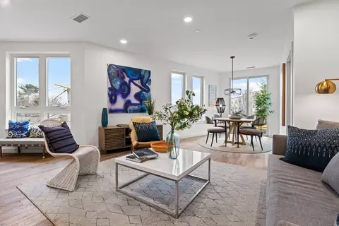 97 Elmwood St #301, Cambridge, MA 02140