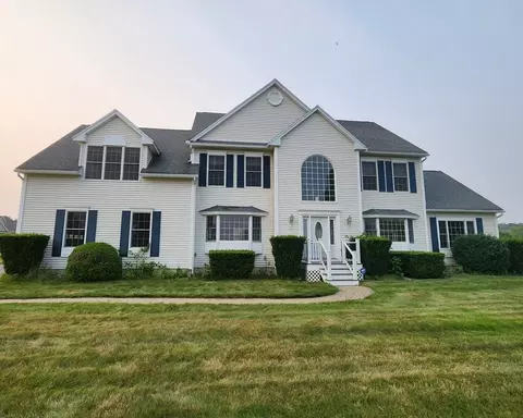 17 Scenic Ln, Hudson, NH 03051