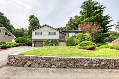 3 Stockwell Rd, Stoneham, MA 02180