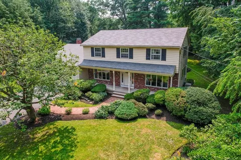 27 Hemlock Rd, Andover, MA 01810