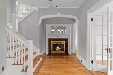12 Pratt St, Reading, MA 01867 photo 3