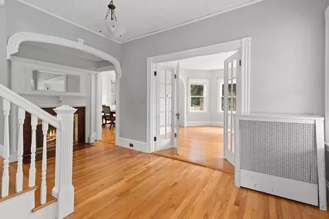 12 Pratt St, Reading, MA 01867 photo 4