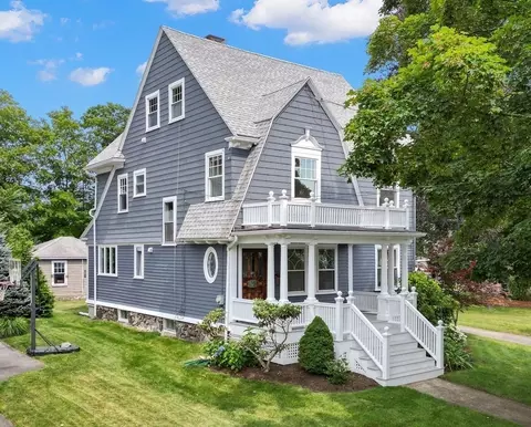 12 Pratt St, Reading, MA 01867