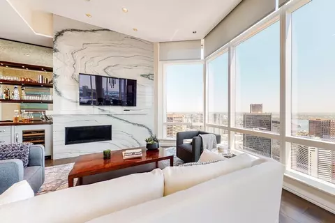 1 Franklin St #PH1D, Boston, MA 02110