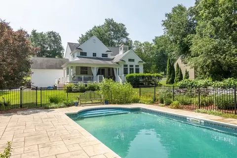 149 Fisher St, Shrewsbury, MA 01545