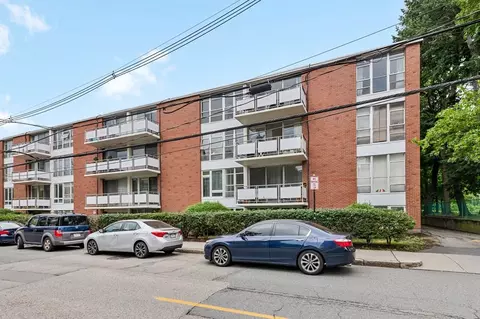 50 Park St #22, Brookline, MA 02446
