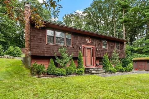 208 Old Westboro Rd, Grafton, MA 01536