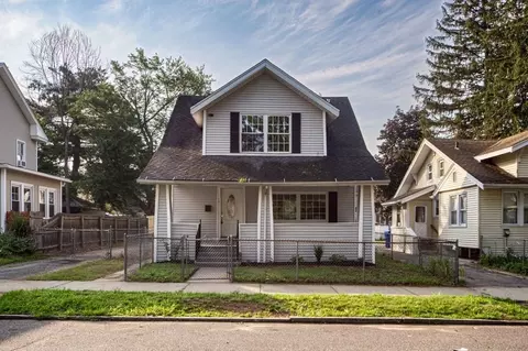 101 Phoenix Ter, Springfield, MA 01104
