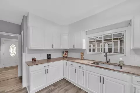 101 Phoenix Ter, Springfield, MA 01104 photo 22