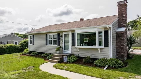 14 Budano Dr, Acushnet, MA 02743