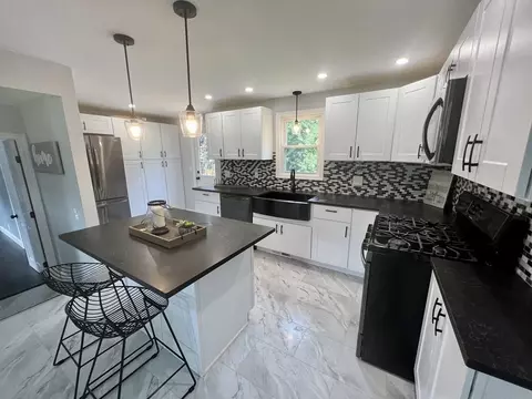 107 Beach St, Foxboro, MA 02035