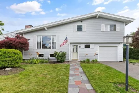12 Summit View Dr, Swampscott, MA 01907
