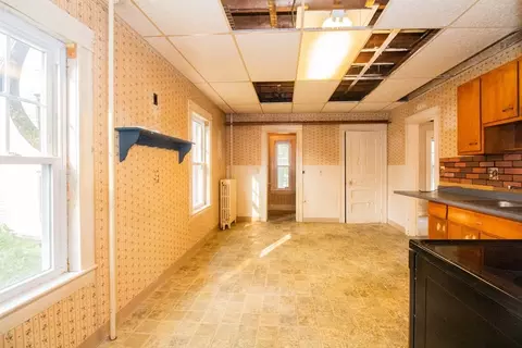18 Wayne St, Worcester, MA 01603 photo 9