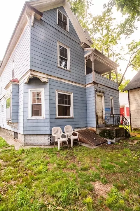18 Wayne St, Worcester, MA 01603 photo 2