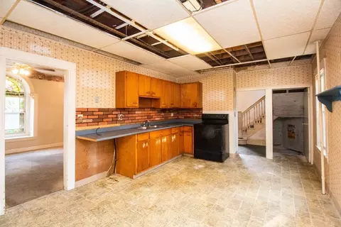 18 Wayne St, Worcester, MA 01603 photo 11