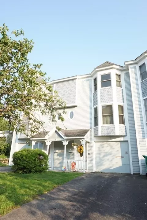 35 Whitney Ave #35, Lowell, MA 01850