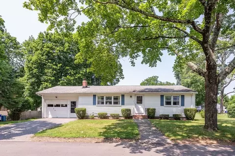 8 Clifton St, Taunton, MA 02780