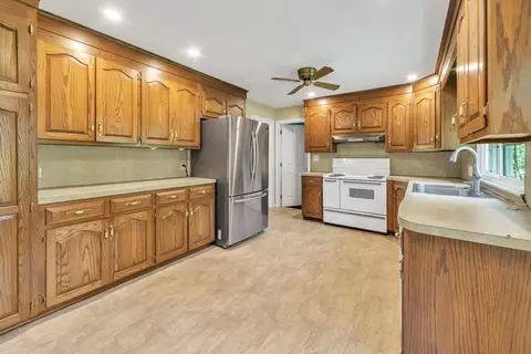 36 Overlook Dr, Springfield, MA 01118 photo 10
