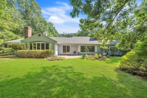 36 Overlook Dr, Springfield, MA 01118 photo 2