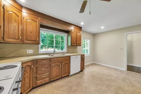 36 Overlook Dr, Springfield, MA 01118 photo 11