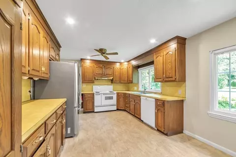 36 Overlook Dr, Springfield, MA 01118 photo 9