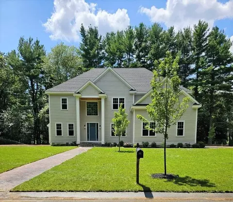 69 Bourque Rd, Lynnfield, MA 01940