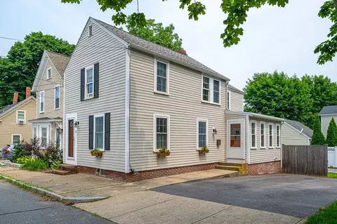 11 Chestnut St, Newburyport, MA 01950