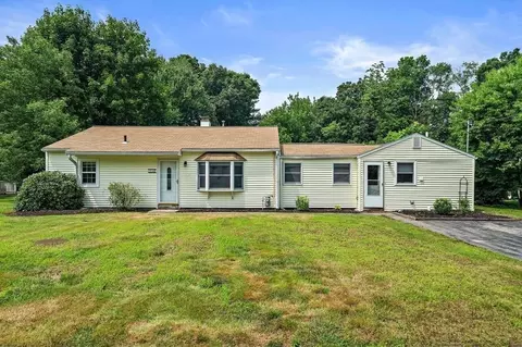54 Davis St, Hanover, MA 02339