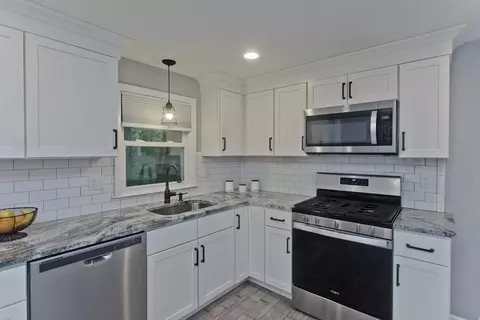 1041 Burts Pit Rd, Northampton, MA 01062 photo 4